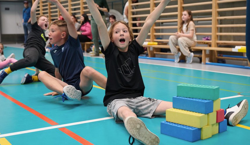 Máme vítěze! Nejvšestrannější školy jsou vylosované – a ceny míří za nimi