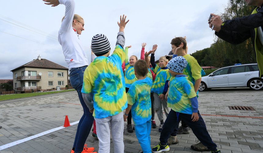 Obdivuje Jágra, ale sama chce být vzorem! Výškařka Hrubá rozhýbala děti ze Zábřehu