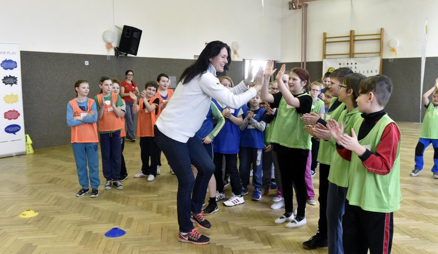 „Rande“ v kulturáku. Děti z malinké obce Rájec sportovaly s bronzovou olympijskou medailistkou